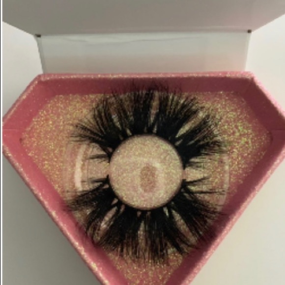 Mink eyelashes $17 a box. - Picture 2 of 2